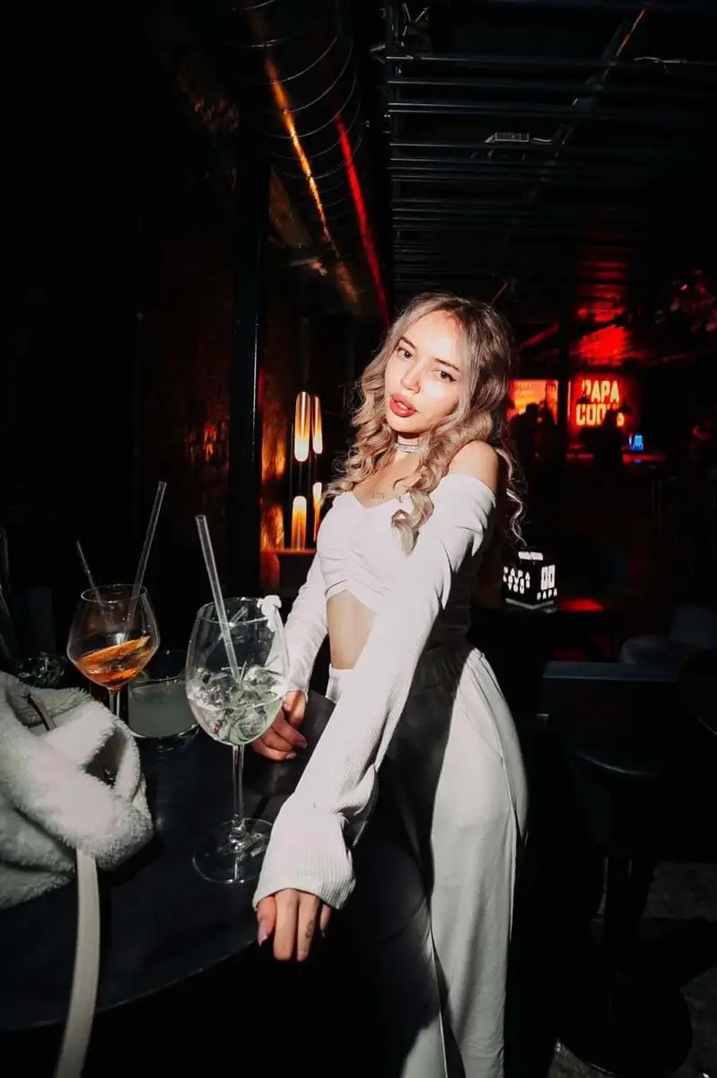 Eva escort in Paris