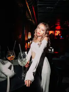 Eva escort in Paris