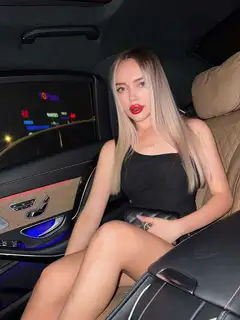 Eva escort in Paris