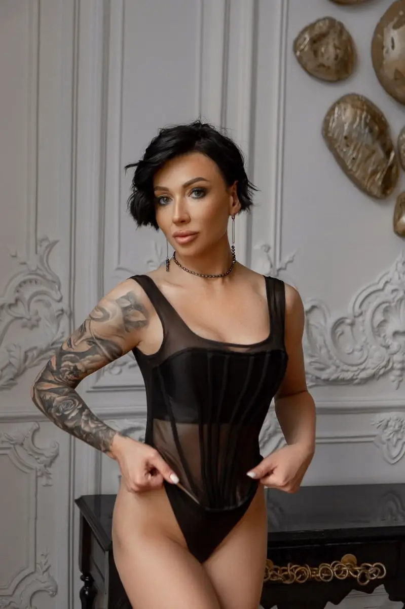 Gina  escort in Paris