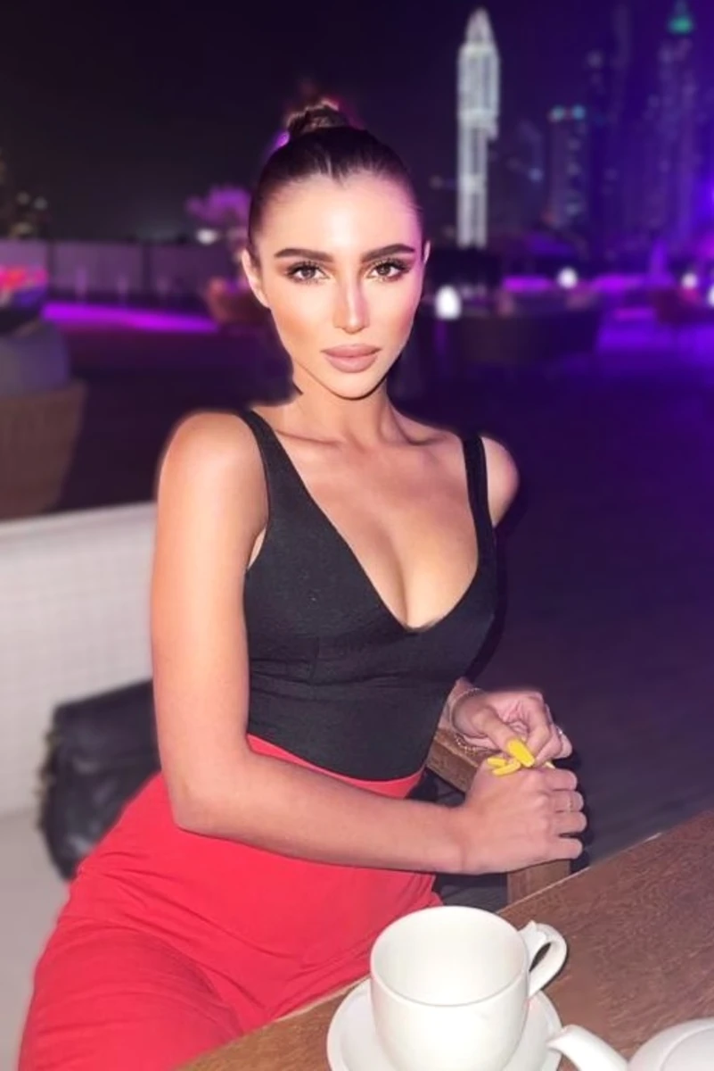 Gina escort in Paris
