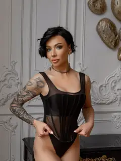 Gina  escort in Paris