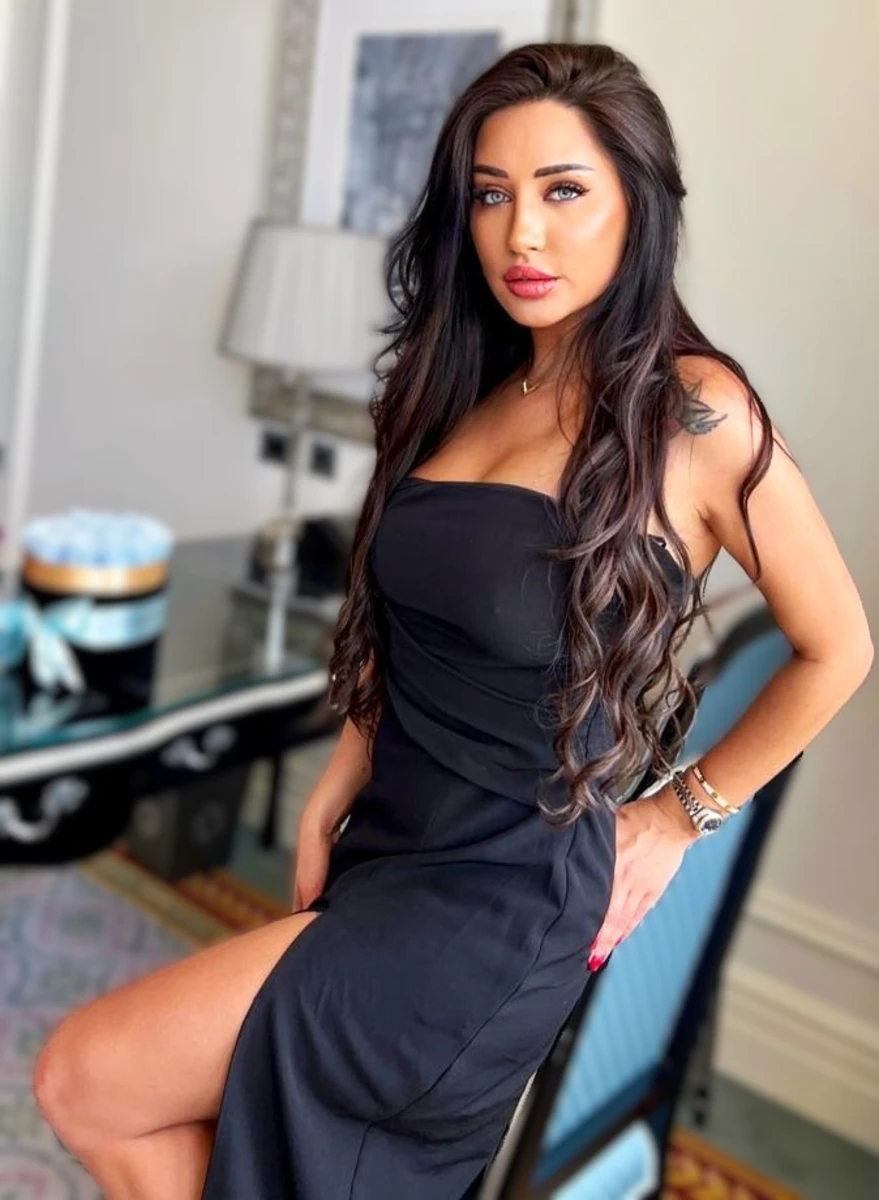 Gloria escort in Paris