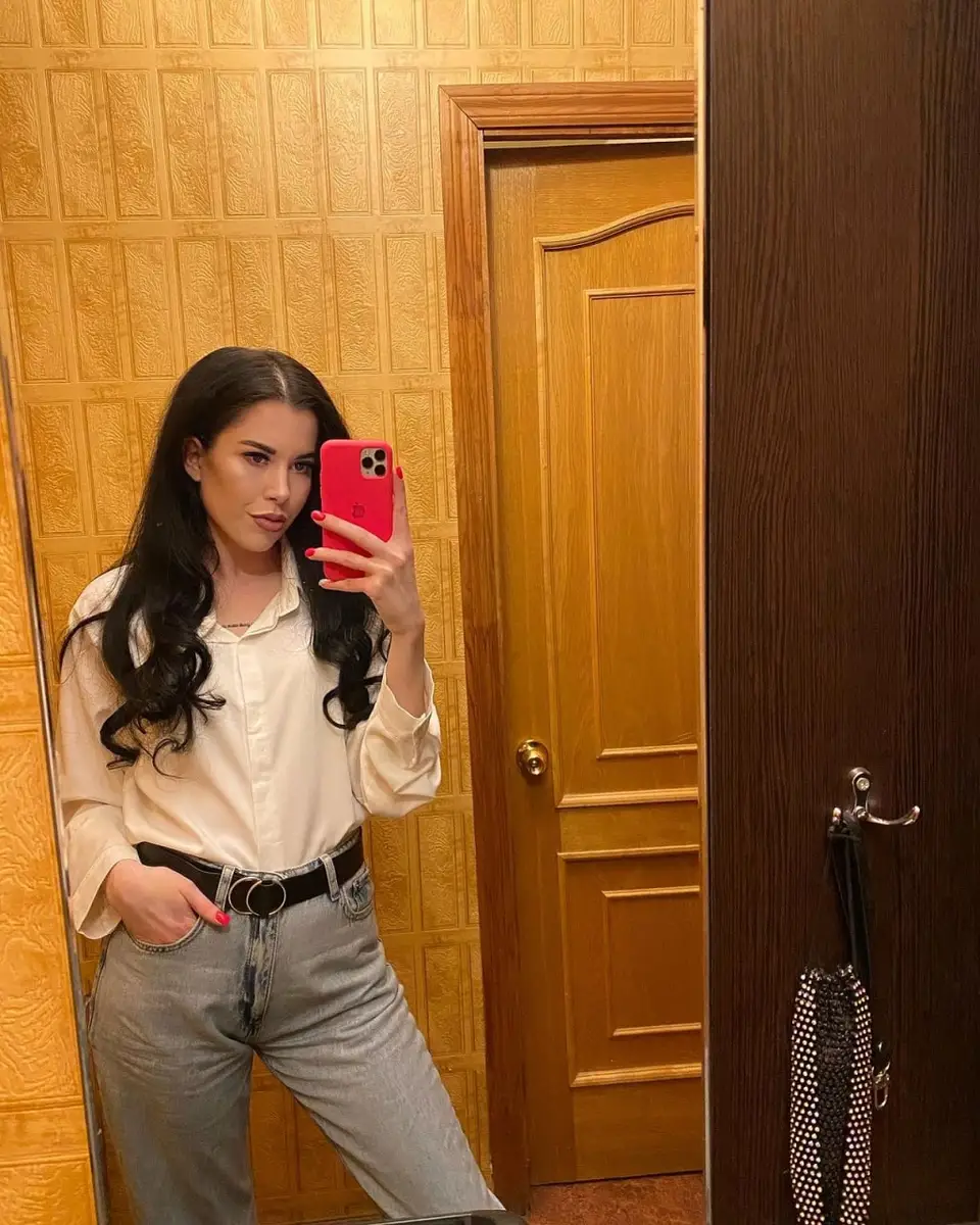 Ilona escort in Paris