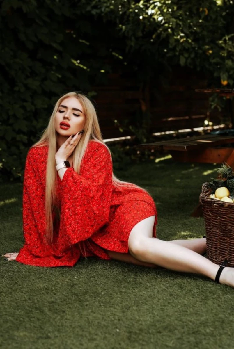 Inessa escort in Paris