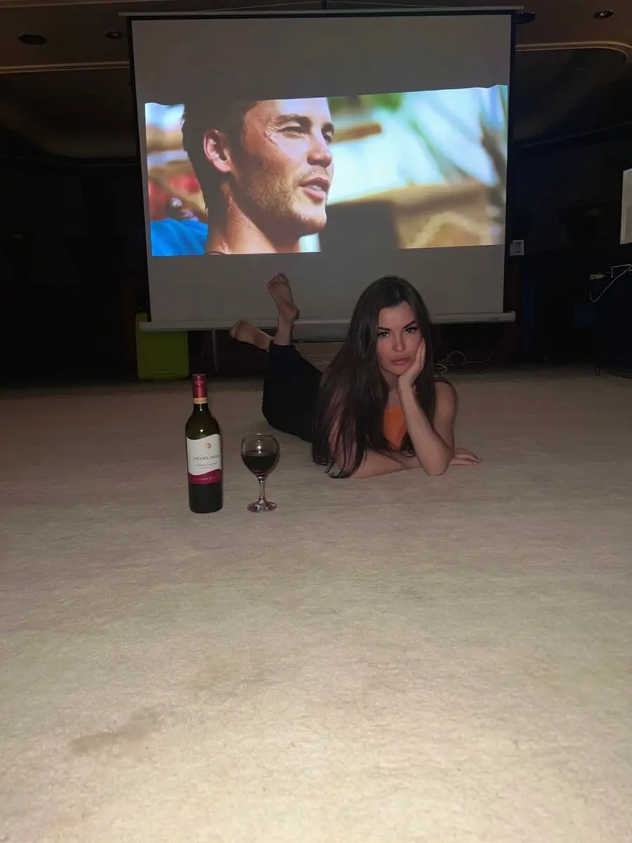Inessa escort in Paris
