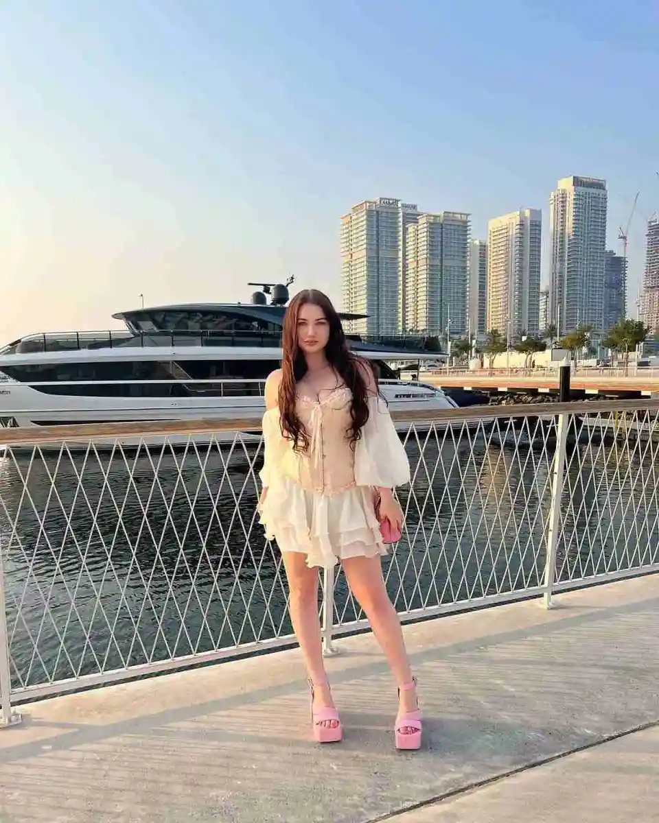 Kamila escort in Paris