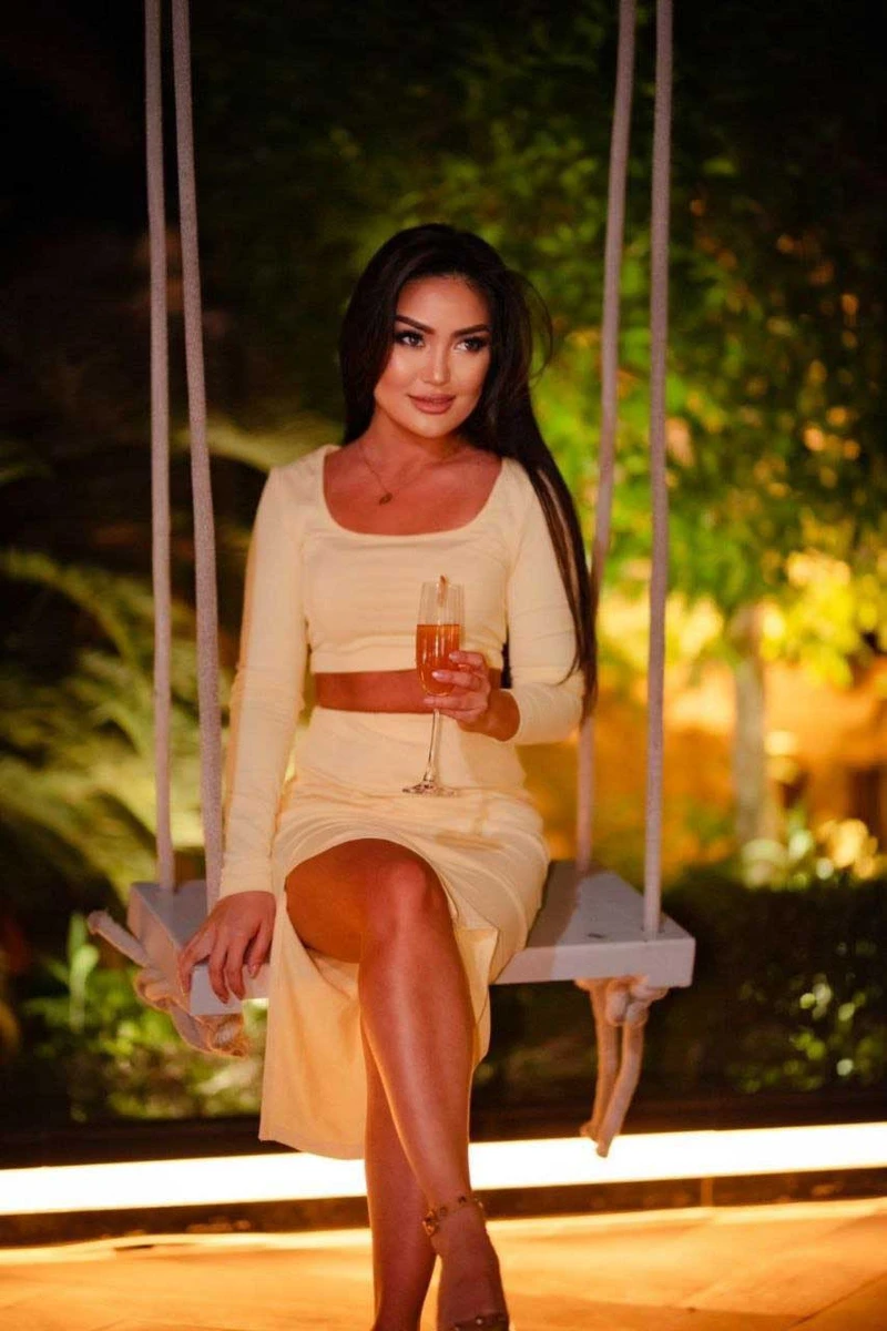 Karina  escort in Paris