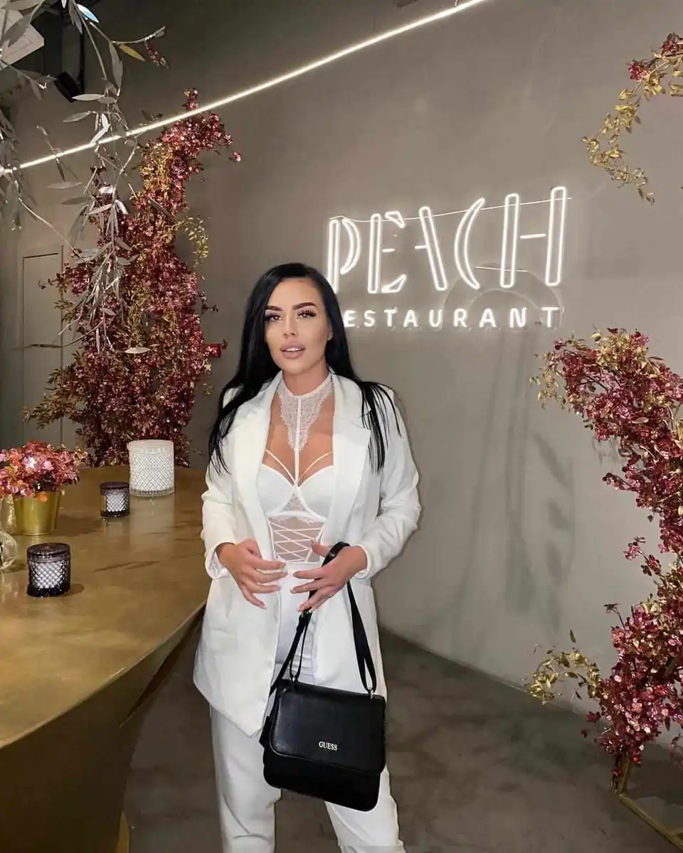Katherine escort in Paris