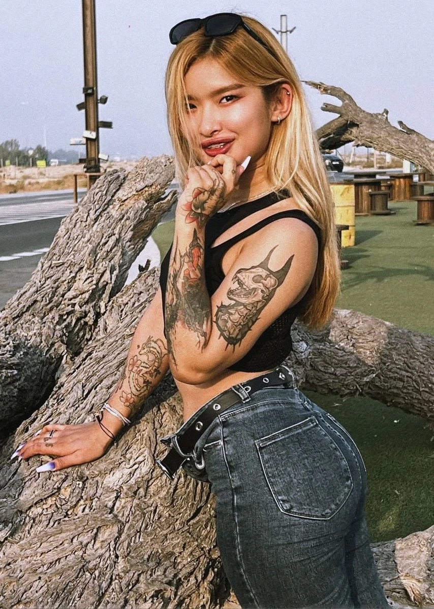 Kim escort in Paris