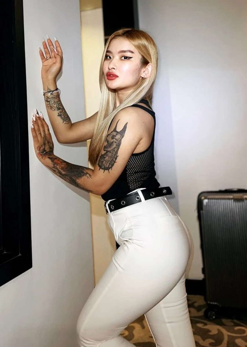 Kim escort in Paris