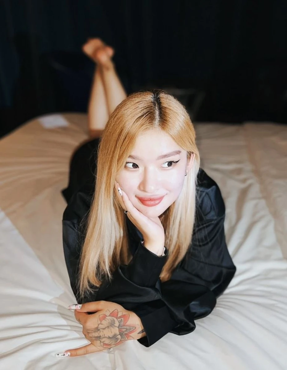 Kim escort in Paris