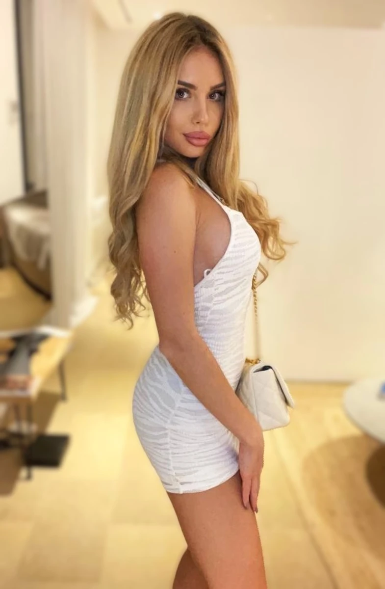 Kinga escort in Paris