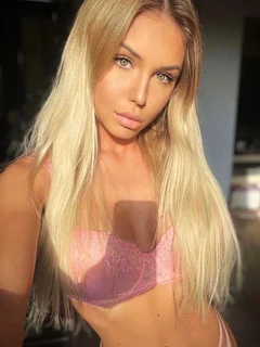 Kinga escort in Paris