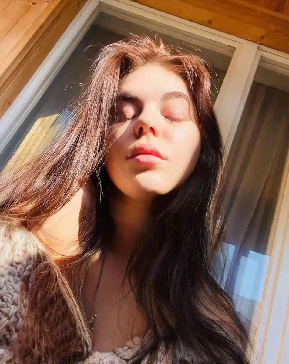 Kira escort in Paris