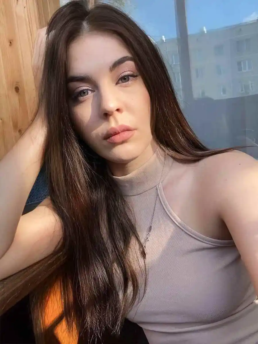 Kira escort in Paris