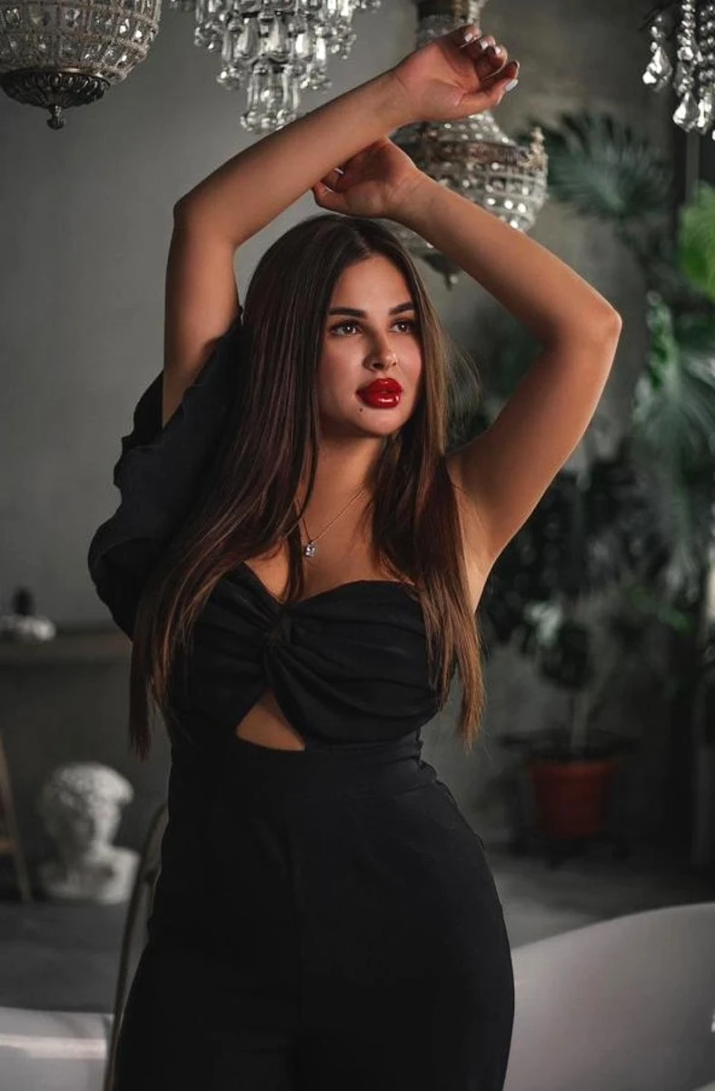 Kira escort in Paris