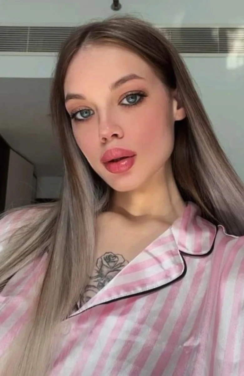 Lakshmi escort in Paris