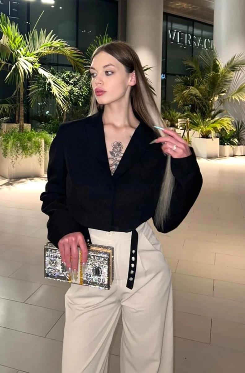 Lakshmi escort in Paris