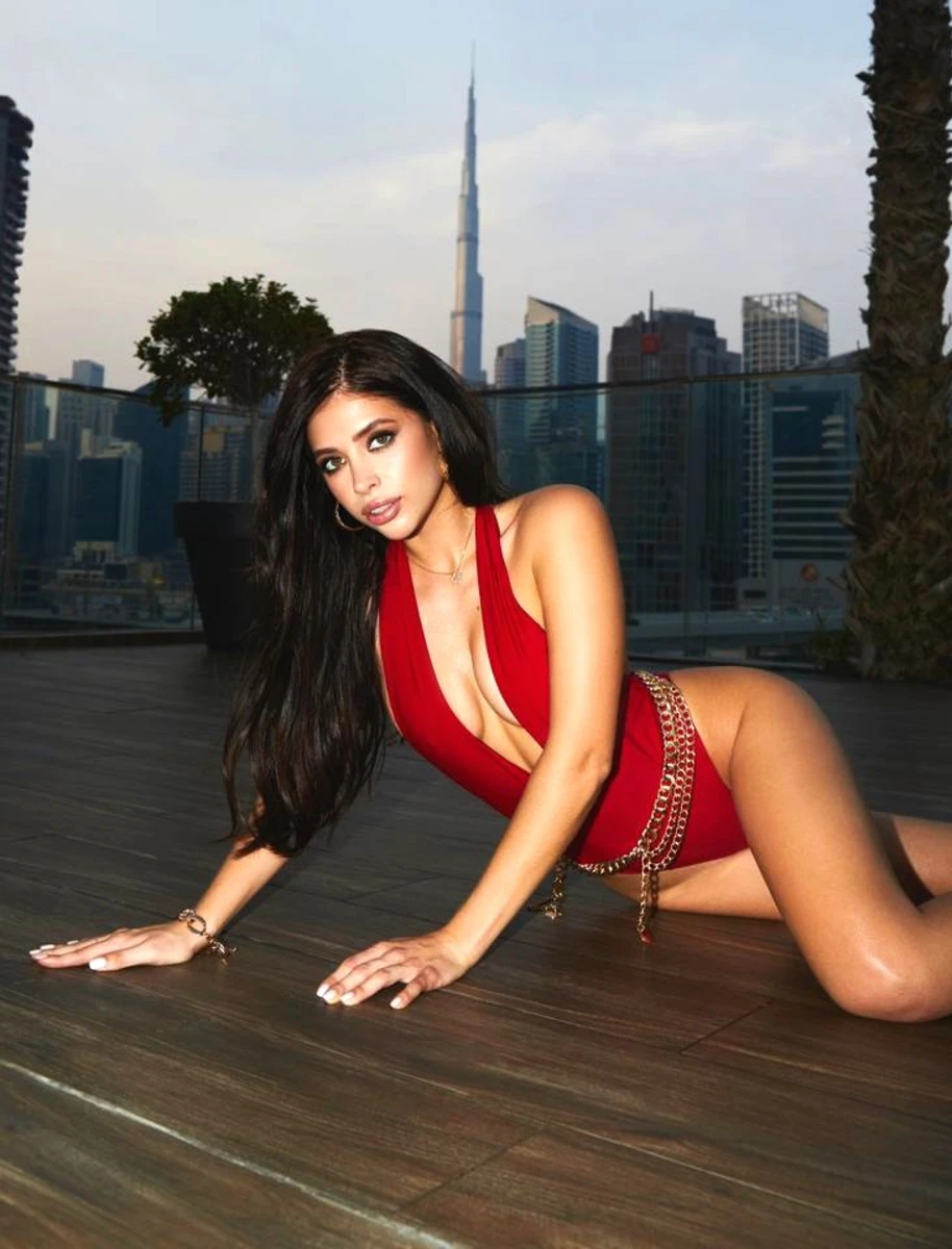 Lana escort in Paris