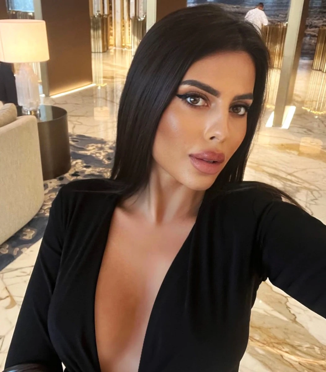 Layla escort in Paris