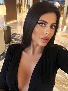 Layla escort in Paris