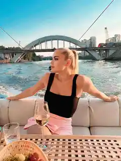 Lela escort in Paris