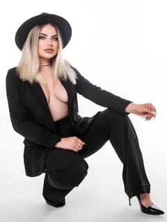 Lelya escort in Paris