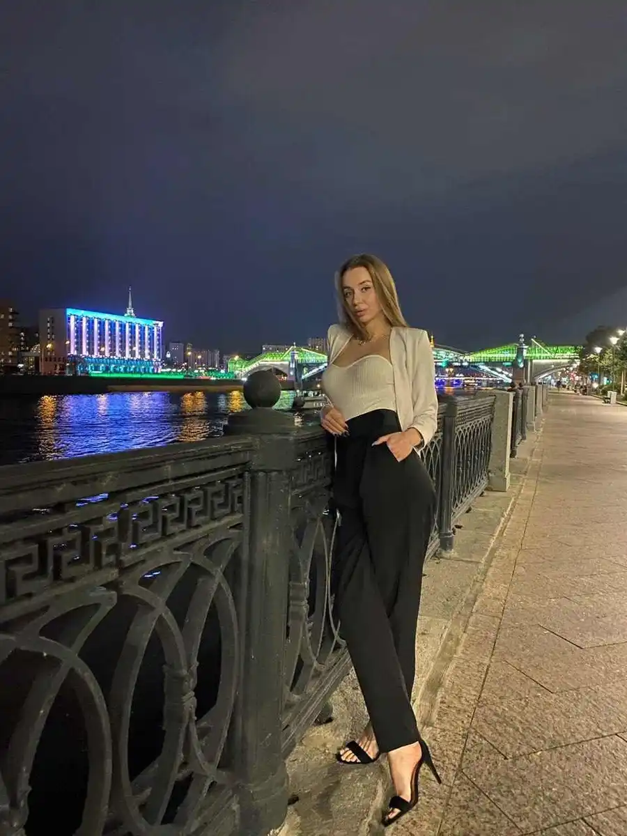 Lera escort in Paris