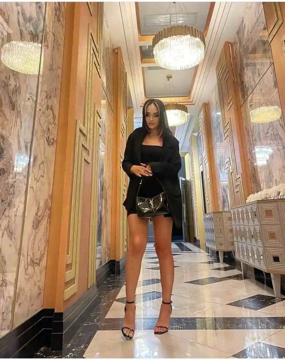 Lilia escort in Paris