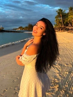 Lina escort in Paris