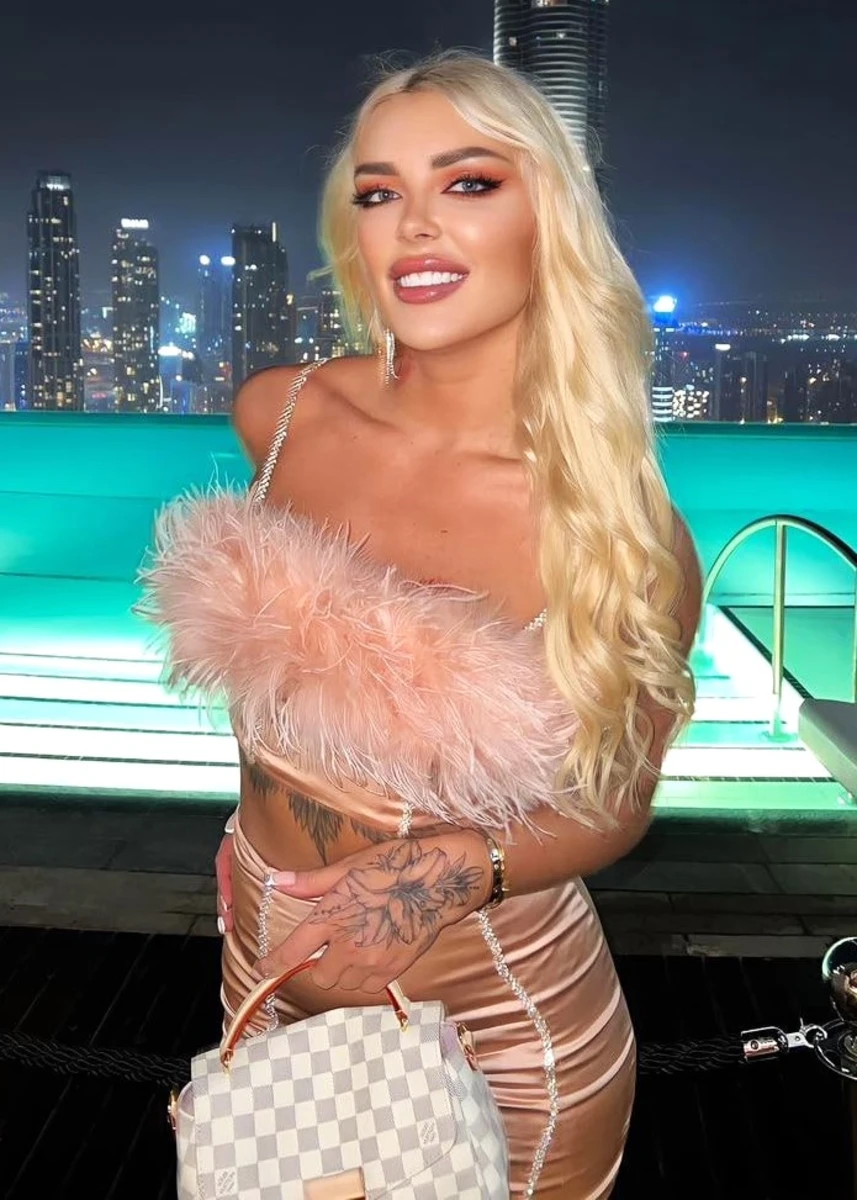 Liza escort in Paris