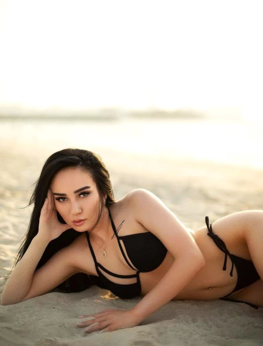 Malika escort in Paris