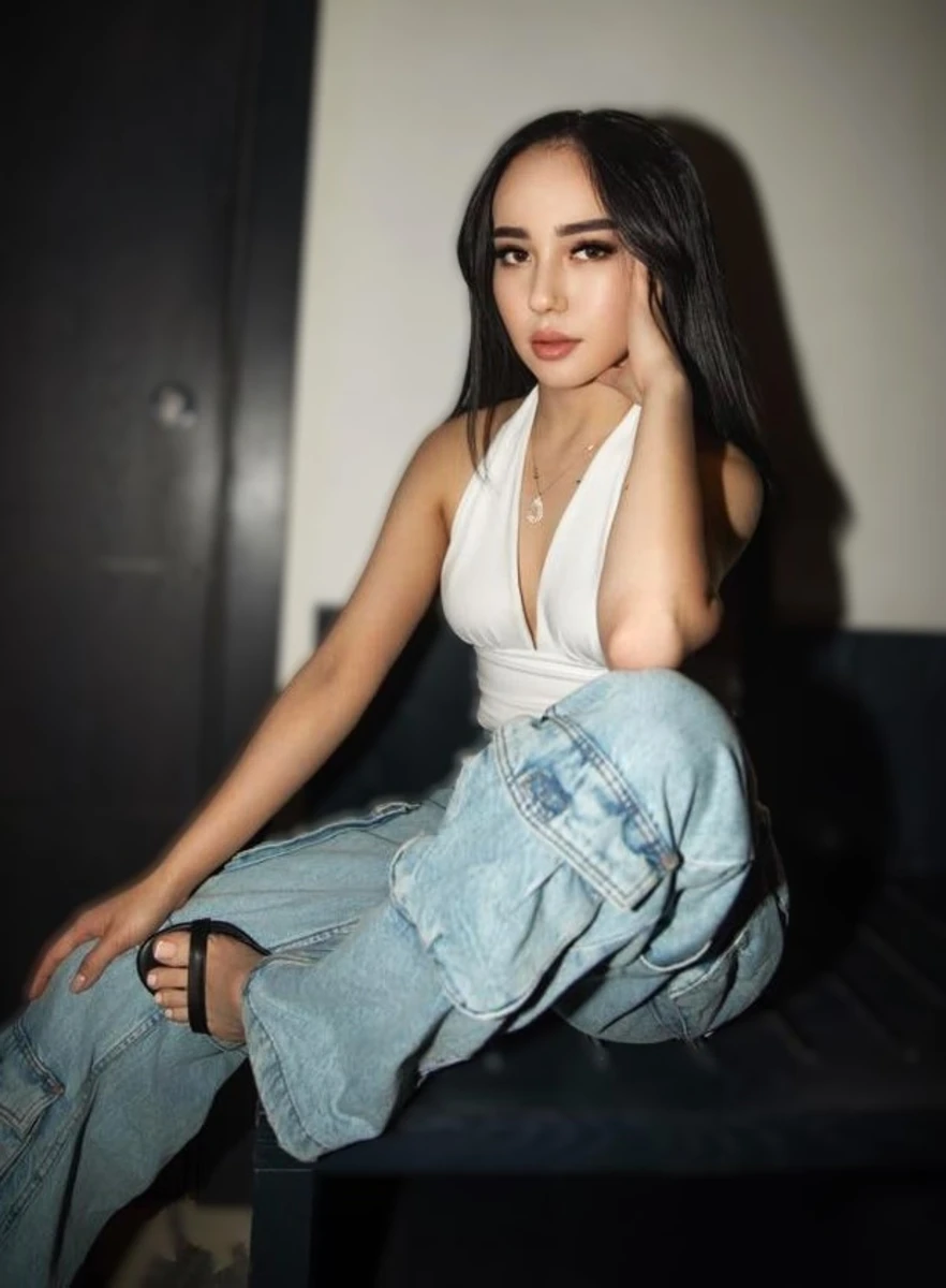 Malika escort in Paris