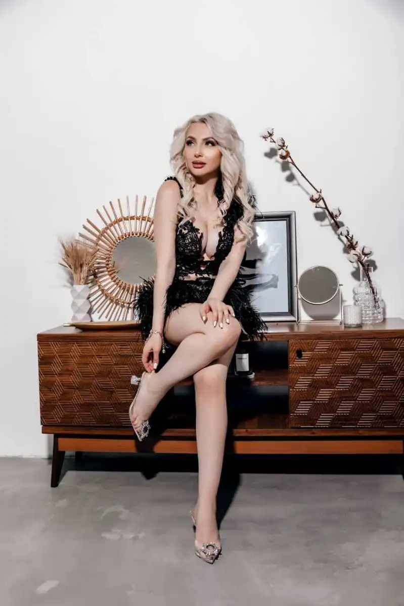 Margot escort in Paris
