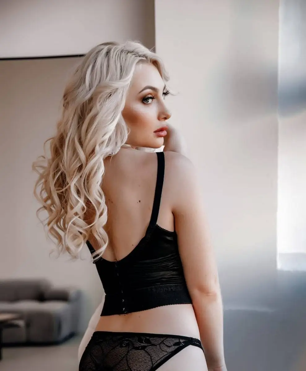 Margot escort in Paris