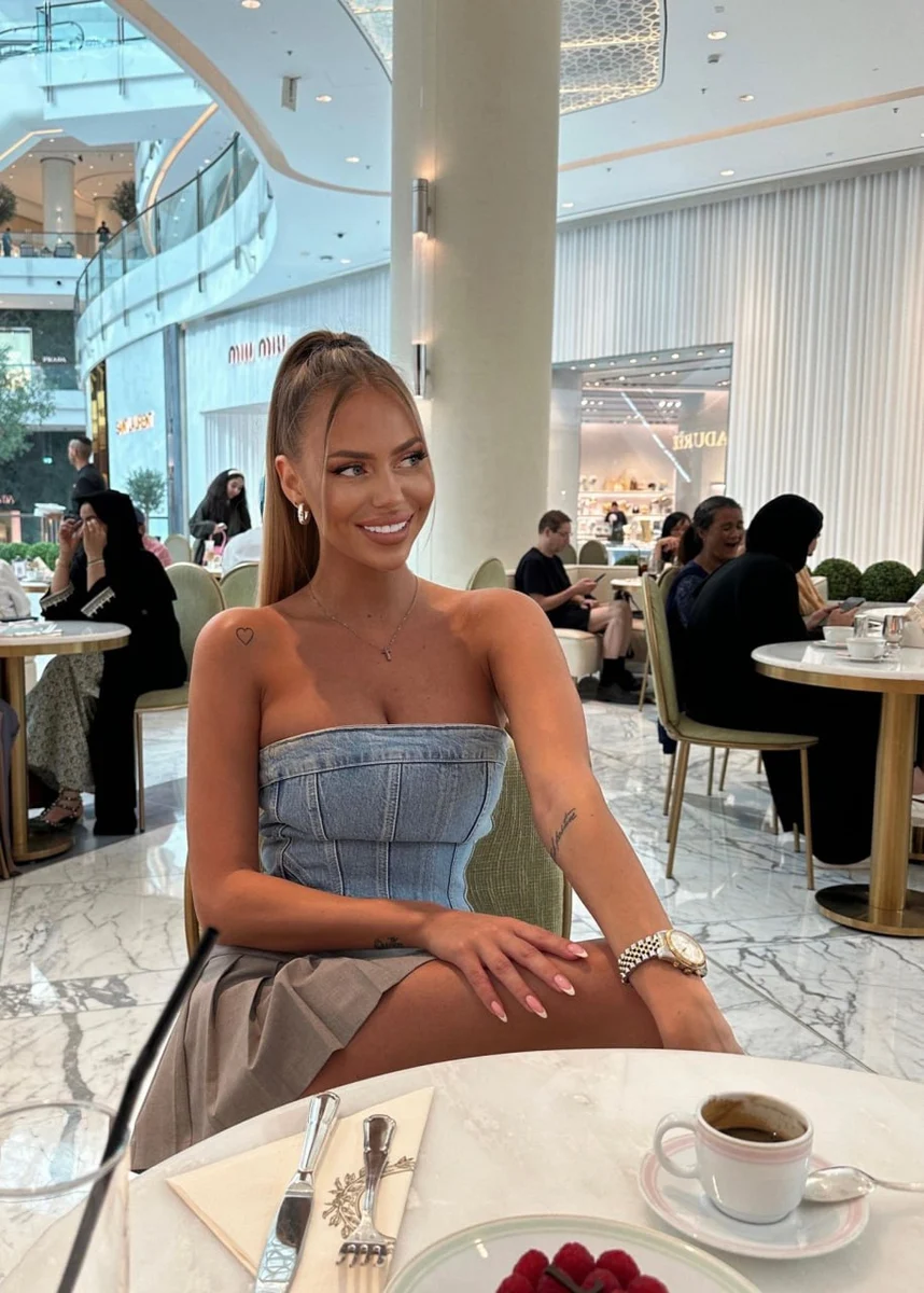 Maria escort in Paris