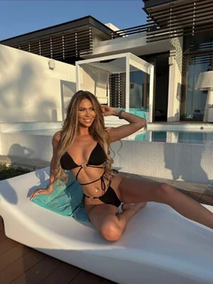 Maria escort in Paris