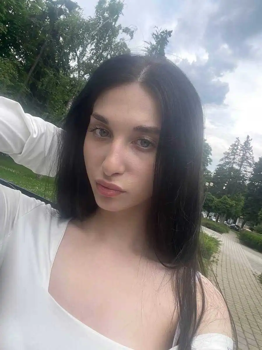 Miki escort in Paris