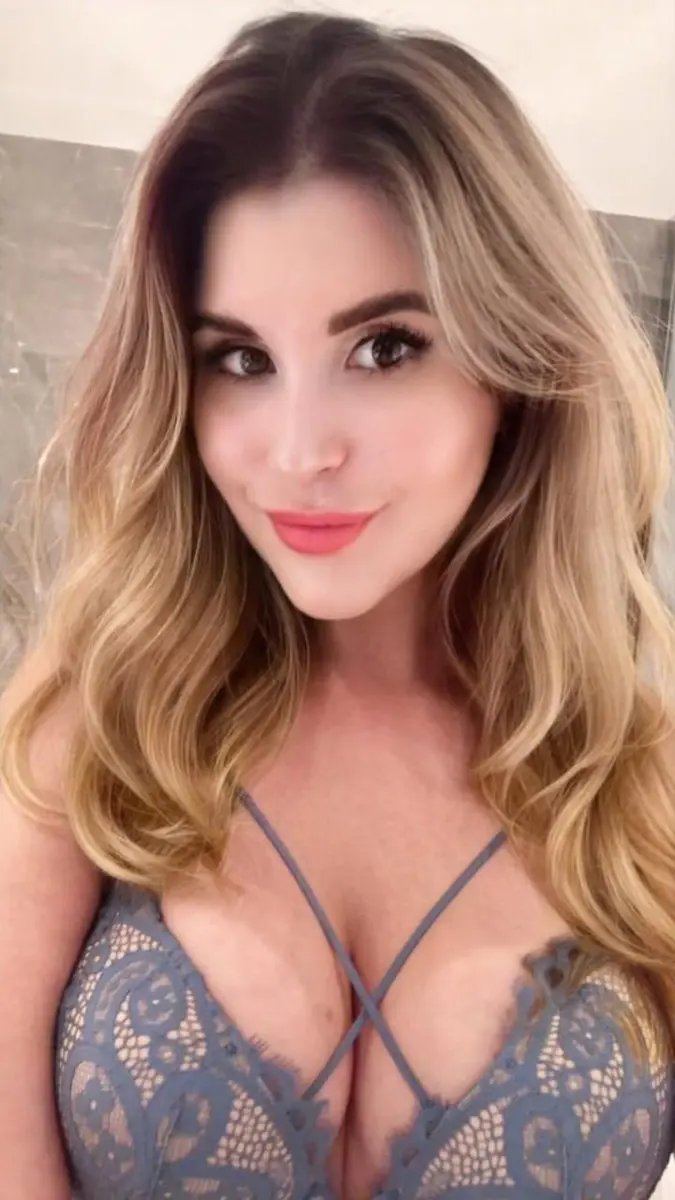 Milana escort in Paris
