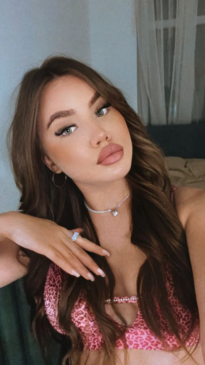 Milana escort in Paris