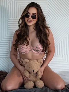 Milana escort in Paris
