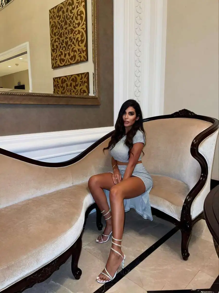 Mira escort in Paris