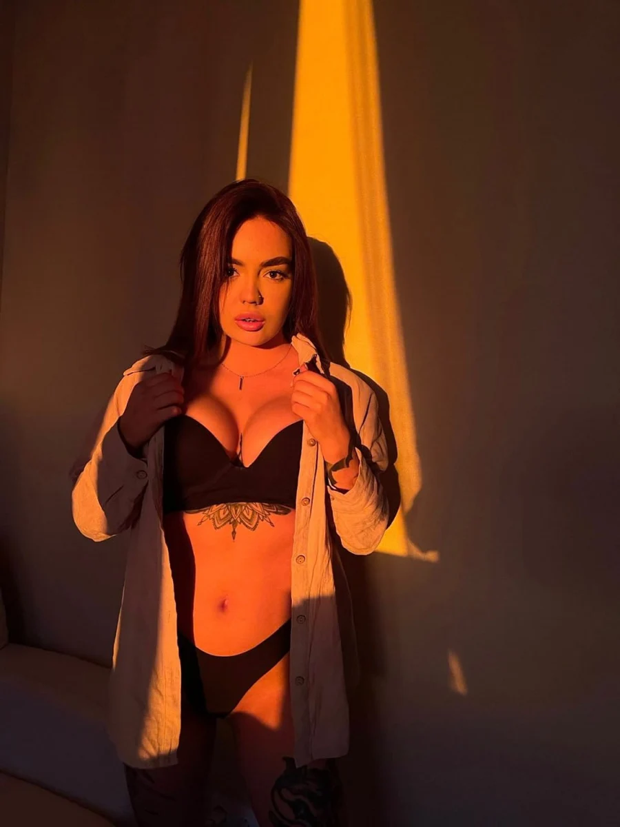 Morana escort in Paris