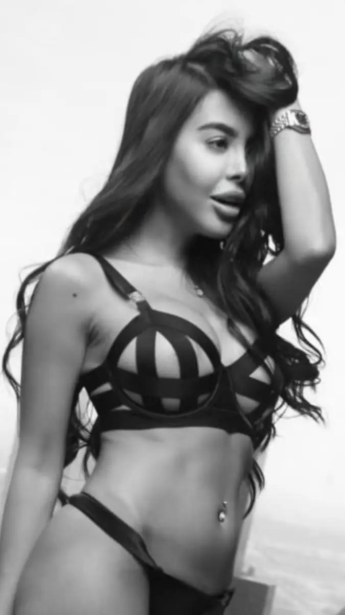 Nina escort in Paris