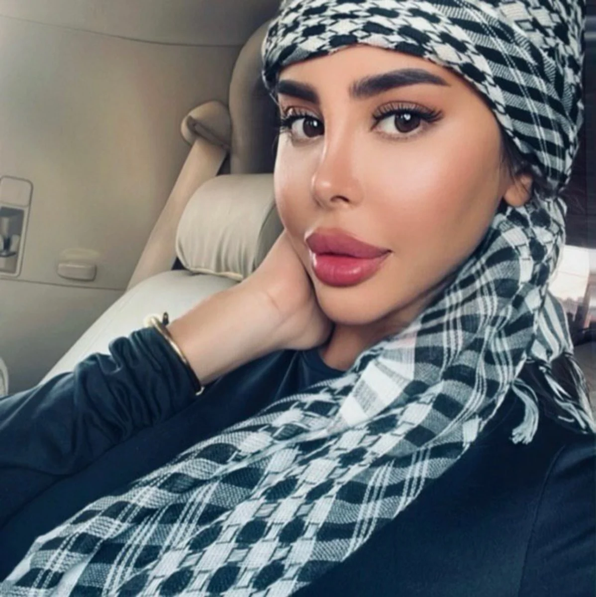 Nina escort in Paris