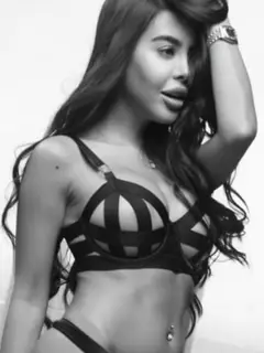 Nina escort in Paris