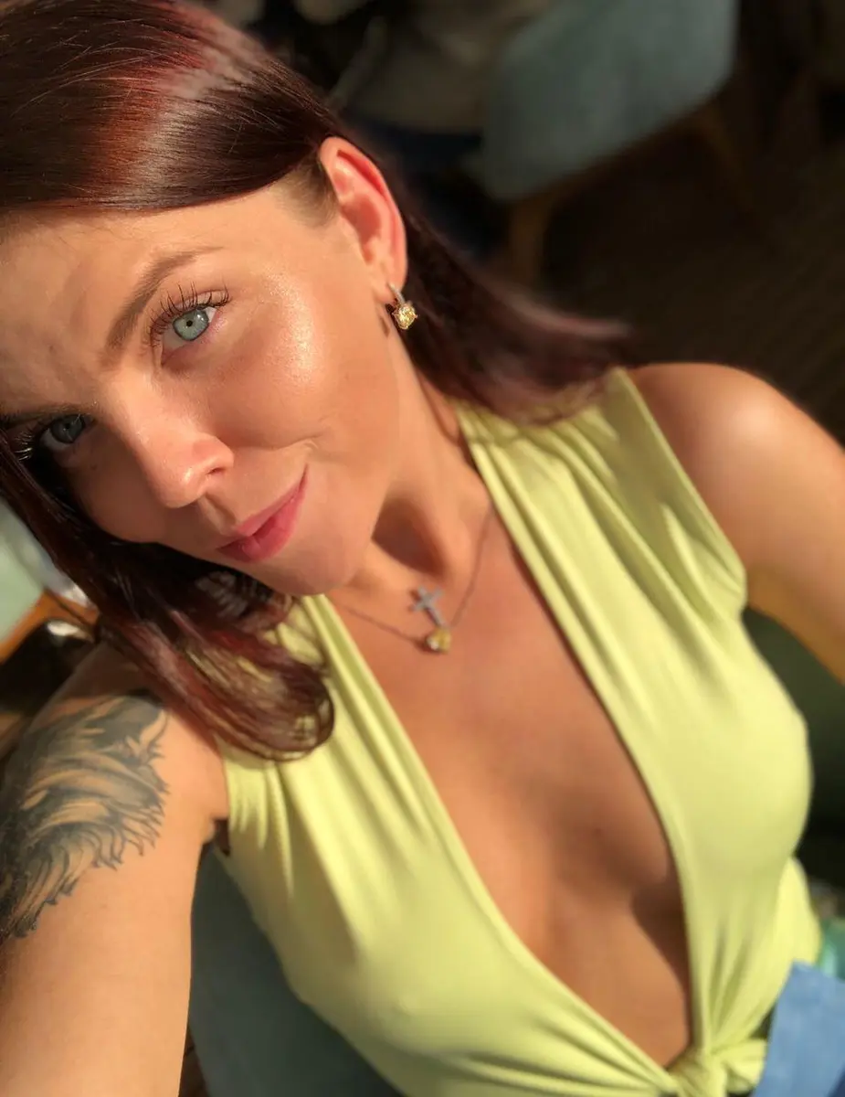 Oksana escort in Paris