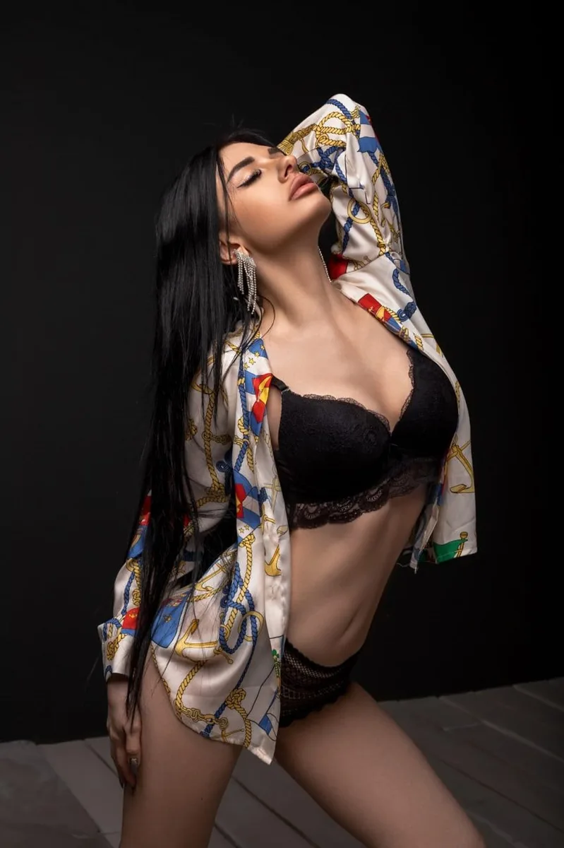 Rina escort in Paris