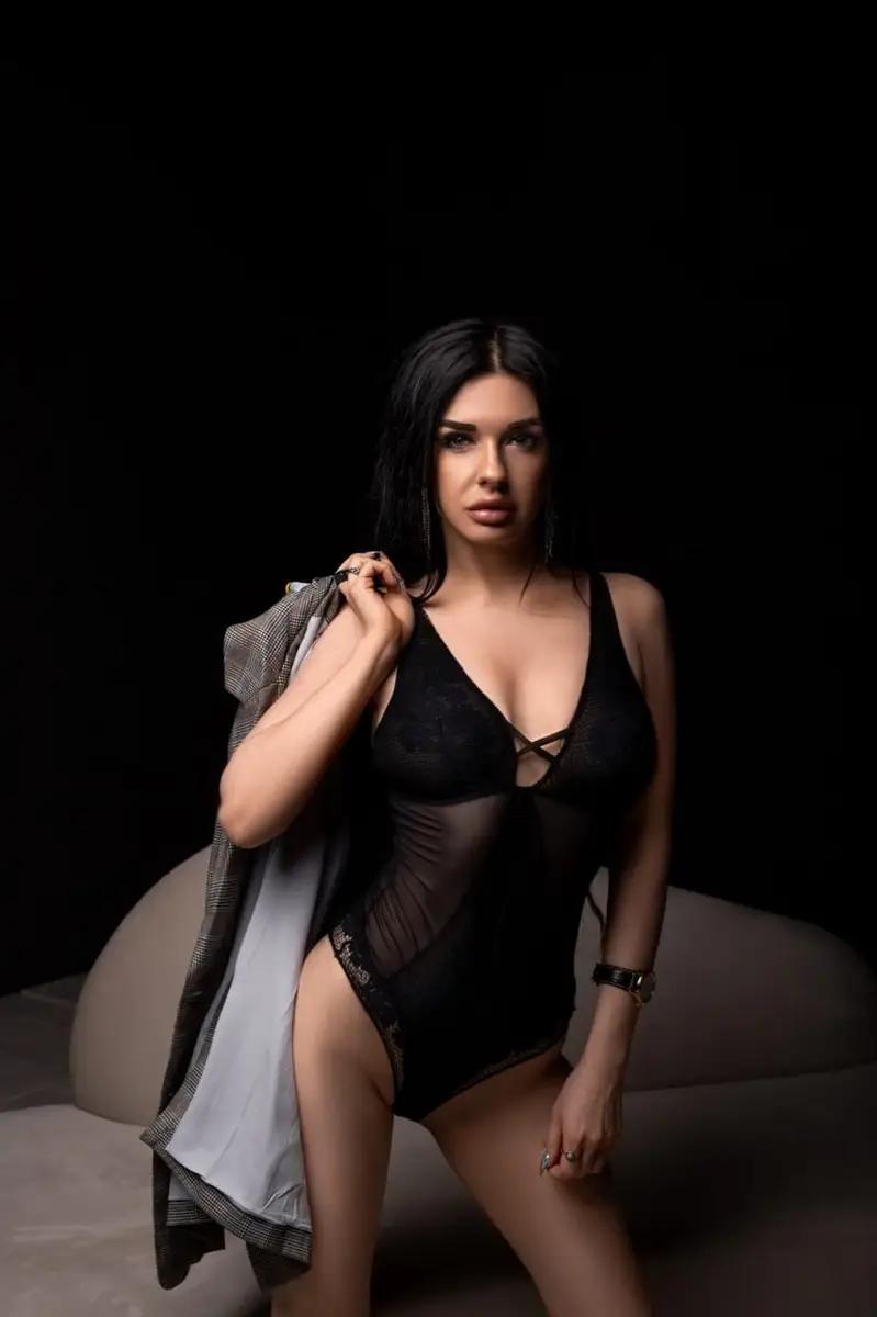 Rina escort in Paris